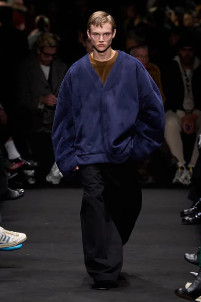 Look 50